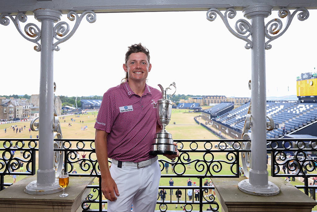 Cameron Smith with the Claret Jug on the balcony of The R&A Clubhouse